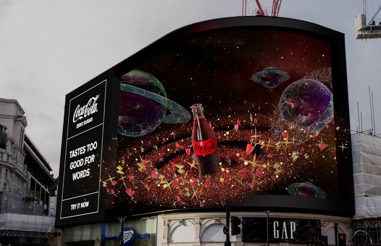 vallas publicitarias que Coca-Cola ha instalado a lo largo de 2024 en distintas ciudades y países.
